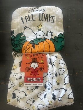 Peanuts Cream/Orange/Green Snoopy Pumpkin Hanging Kitchen Towel